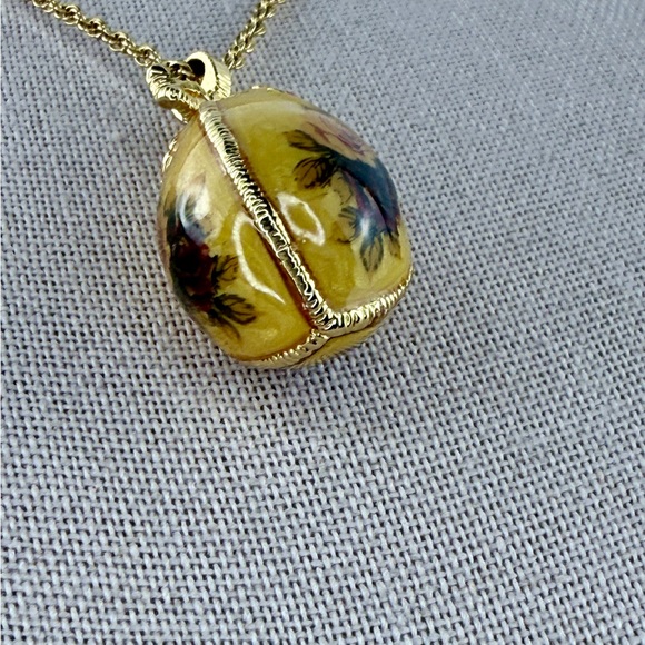 Vintage Joan Rivers Egg Pendant necklace - Picture 5 of 6